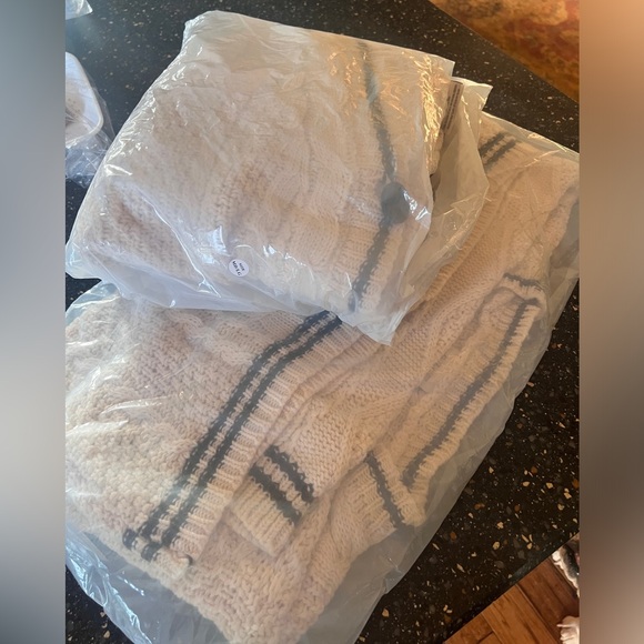 Taylor Swift Folklore Cardigan BRAND NEW IN ORIGINAL PACKAGING - Picture 7 of 7